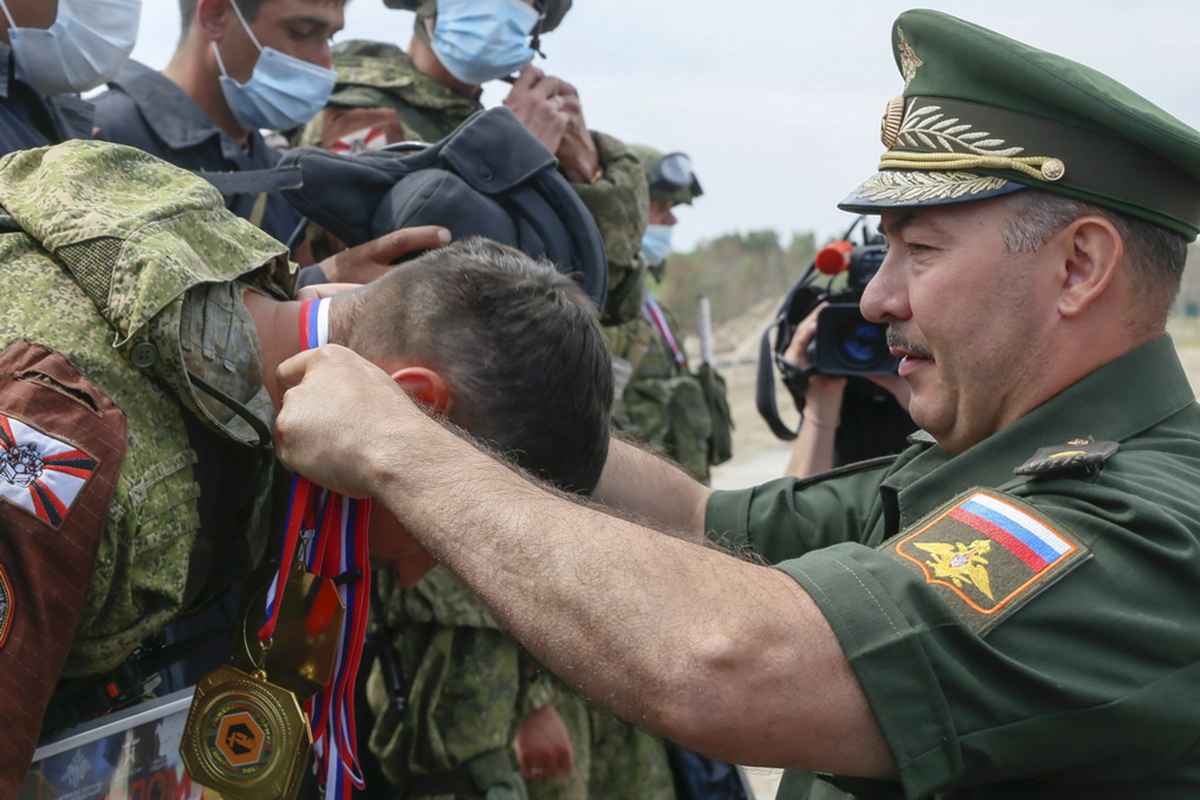 Генерал полковника арсланова. Генерал майор Аллахвердиев. Руслан Аллахвердиев генерал. Аллахвердиев генерал инженерных. Ставицкий генерал инженерных.