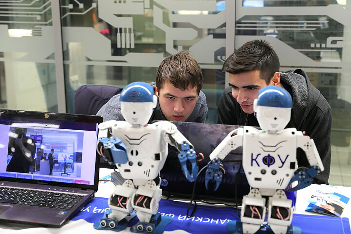1 робототехника кто сдает. Робот технологии. Роботы и робототехника. Робототехника в современном мире. Ученый робототехник.