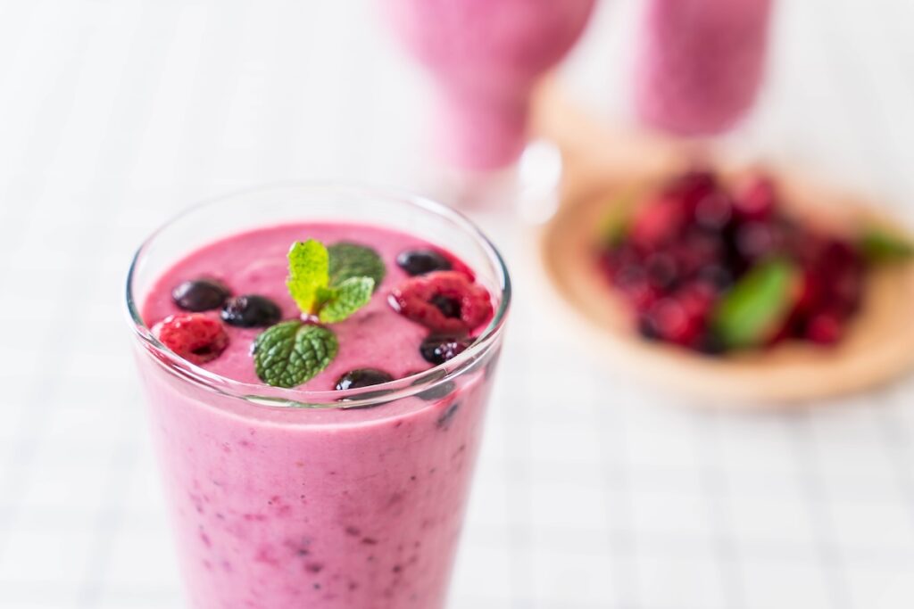 mixed berries with yogurt smoothies