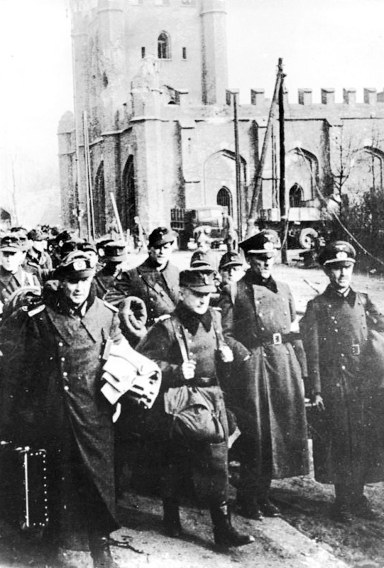 bundesarchiv bild 183 r94432 königsberg gefangene deutsche offiziere