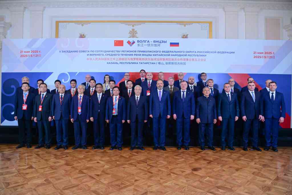 Марат Хуснуллин: Регионы ПФО вместе с Китаем смогут участвовать в «пилотах» по жилой застройке и ЖКХ 2 uchastniki zasedaniya soveta volga yanczzy v kazani 2025 g