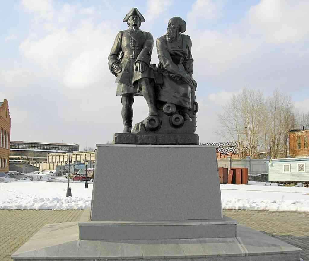 pamyatnik petru 1 i nikite demidovu v nevyanske