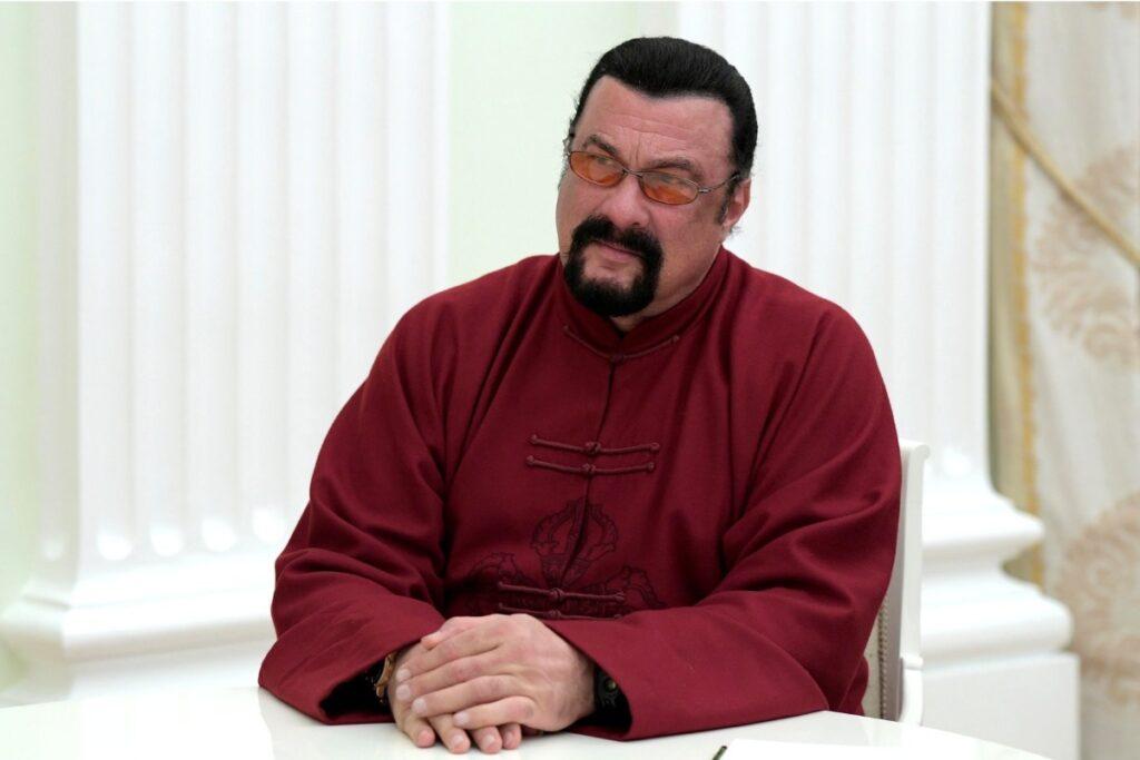 Стивен Сигал покончил с бизнесом в России 1 yu220725.10.08