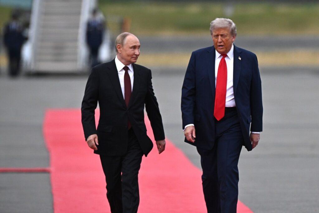Путин заявил Трампу, что готов встретиться с Зеленским в Москве 1 yu150825.11.15