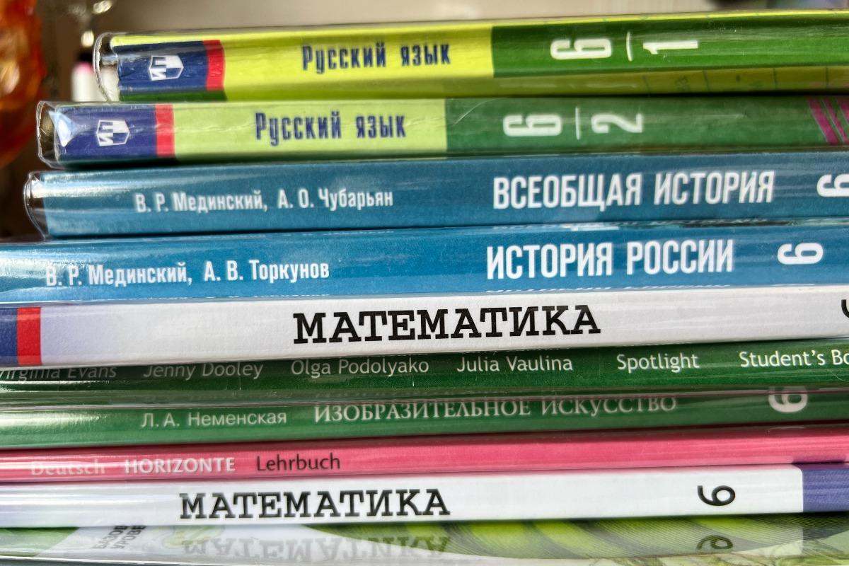 Володин оценил нагрузку на школьников