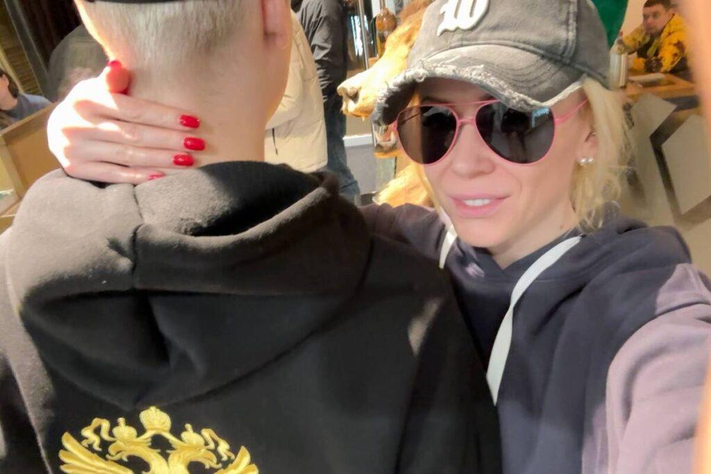 53413356918560553561