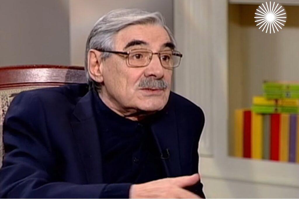 Как из фильма: уютный и теплый дом Александра Панкратова-Черного 1 o061025.19.58