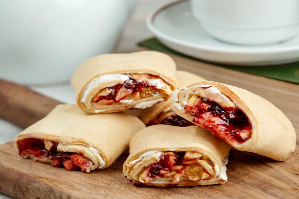 Финский секрет: как получить целый блин на противне за один раз 1 vid sboku bulocki s dzemom i izumom