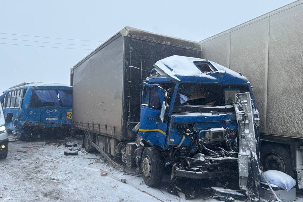 Автобус попал в ДТП в Омской области, погибли шесть человек 1 dtp