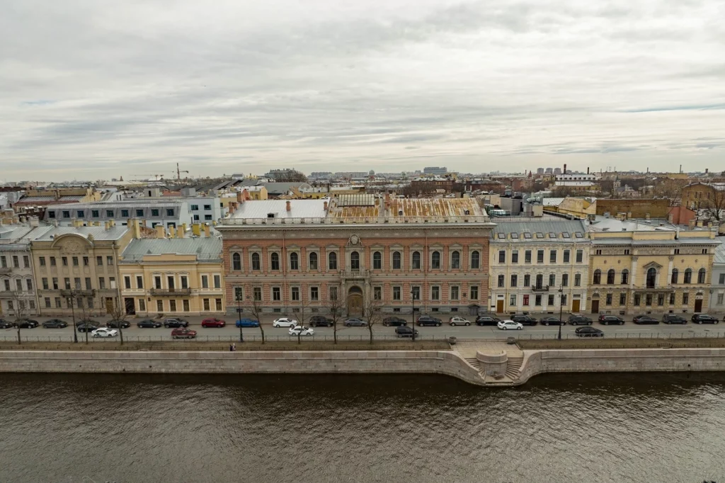 sankt peterburg anglijskaya naberezhnaya 68 sverhu