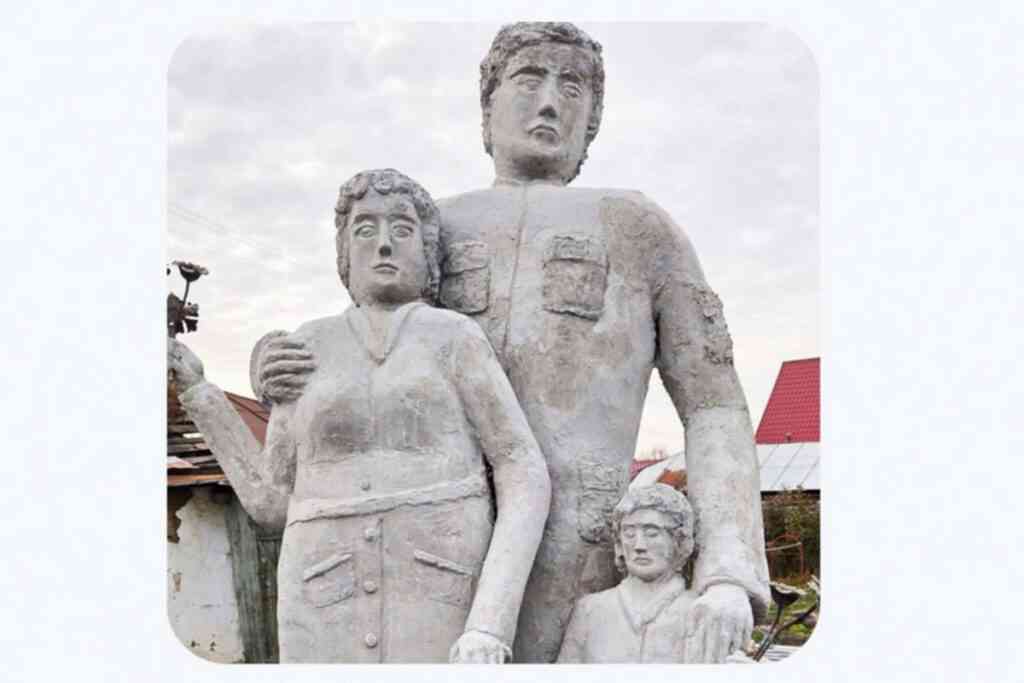 В Троицке не поддержали установку скульптуры «Семья солдата СВО» 1 screenshot at 2025 12 09 15 17 2