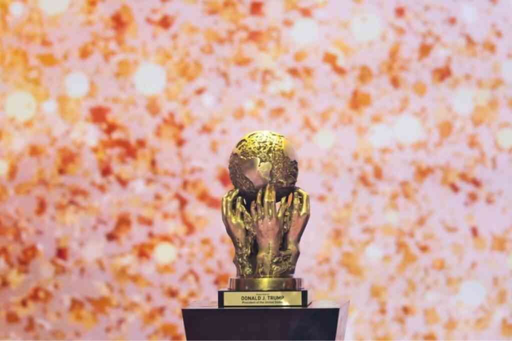 Трамп дождался получения Премии мира, но от ФИФА 2 yu061225.10.01