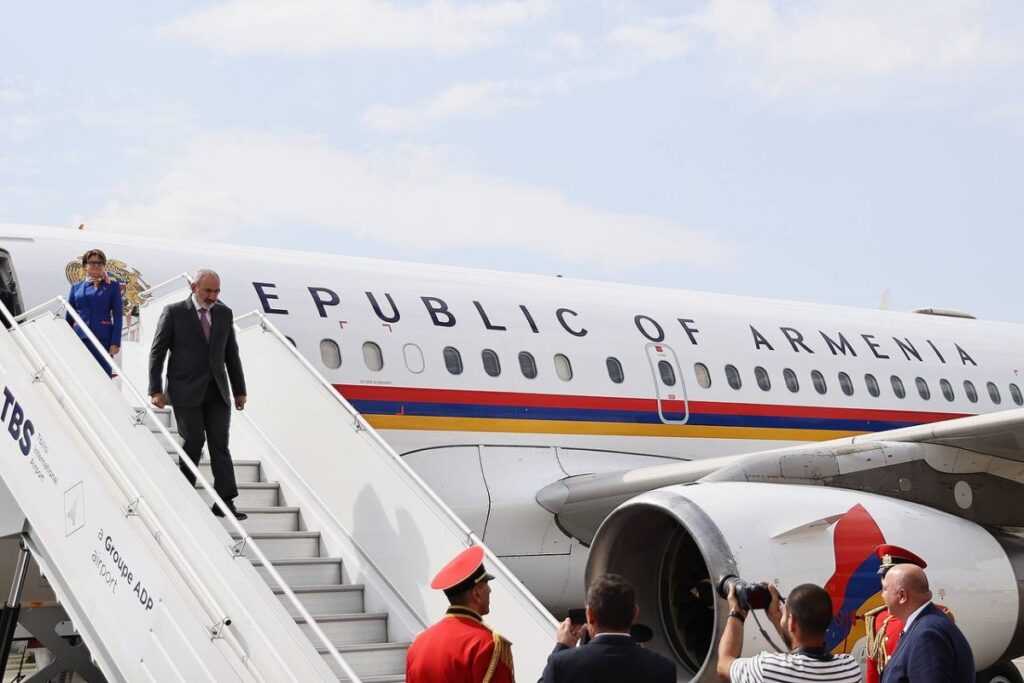 Самолет Пашиняна не смог приземлиться в Москве из‑за атаки беспилотников 1 yu111225.10.00