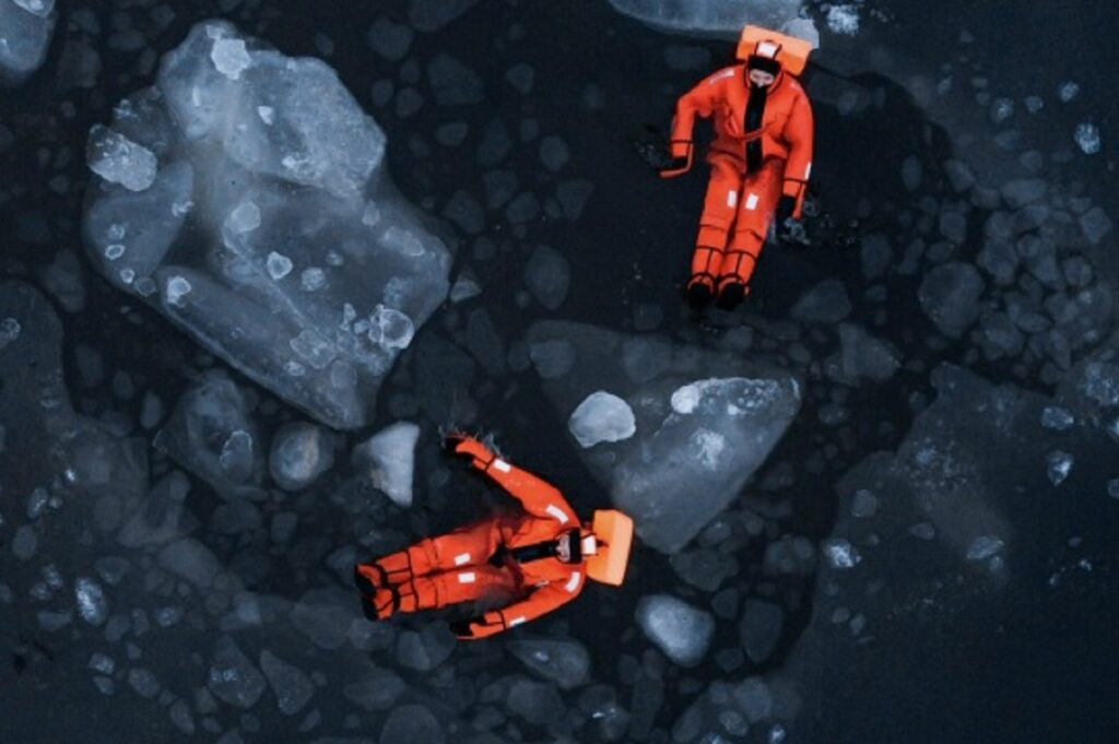 Женщину унесло течением во время айс-флоатинга в Мурманской области 1 ajs