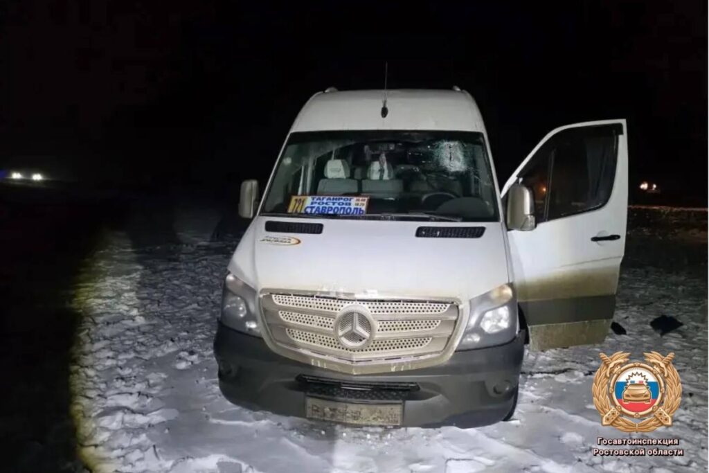 Кусок льда пробил окно маршрутки под Ростовом, водитель погиб 1 yu230126.10.06