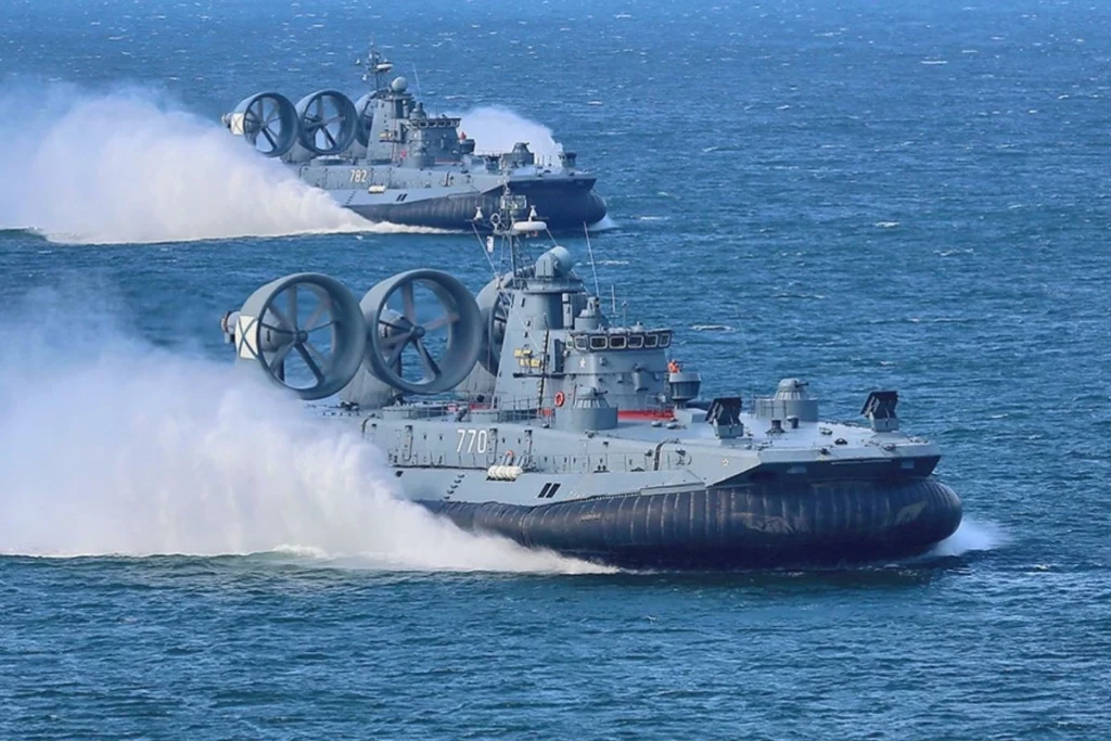 Советский «Зубр»: самый большой десантный корабль на воздушной подушке в мире 1 o060226.15.16