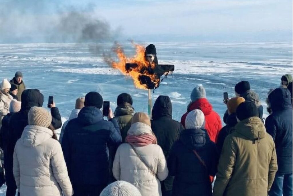 На Байкале вместо Масленицы сожгли чучело певца Shaman 1 yu230226.10.01