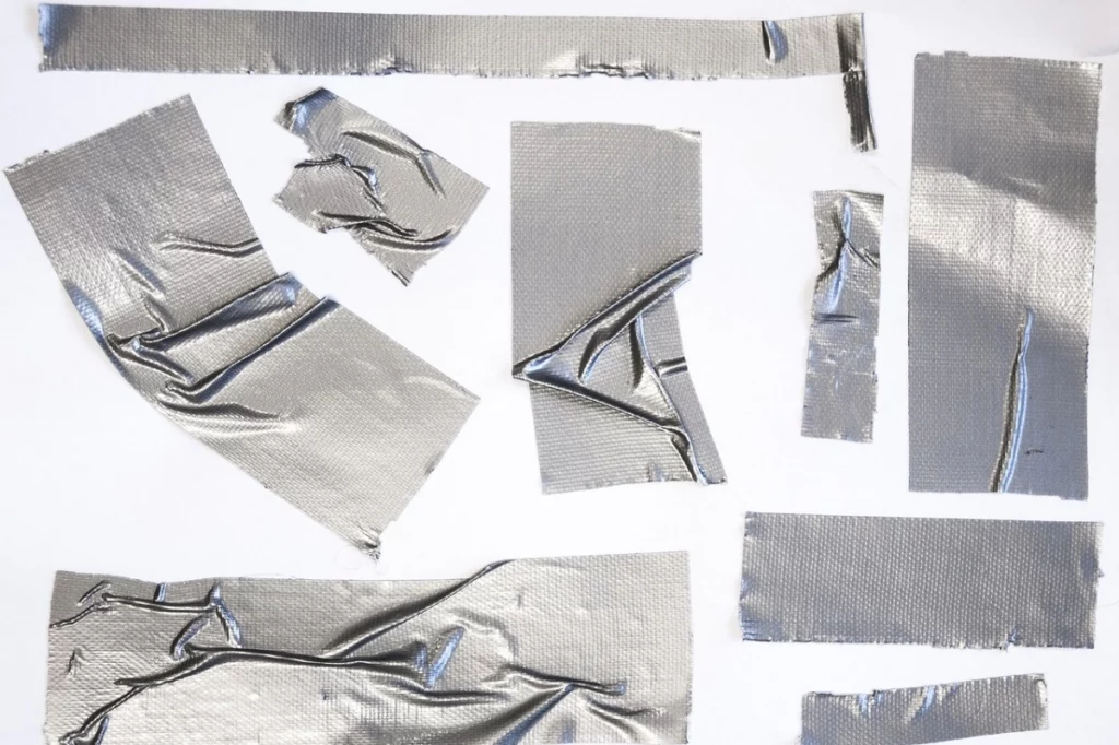 Двухсторонний скотч отклеили? Как убрать следы без разводов и царапин 1 ch25032026.18.35