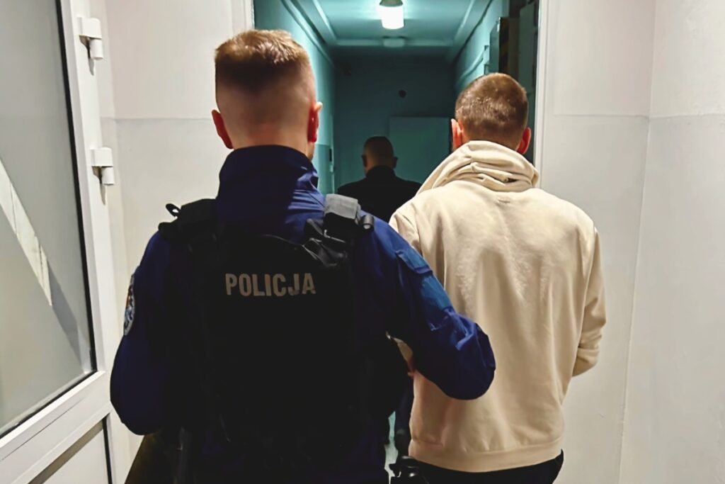 Поляк позвонил в полицию, чтобы сообщить об ошибке, и был арестован 1 yu040326.10.04