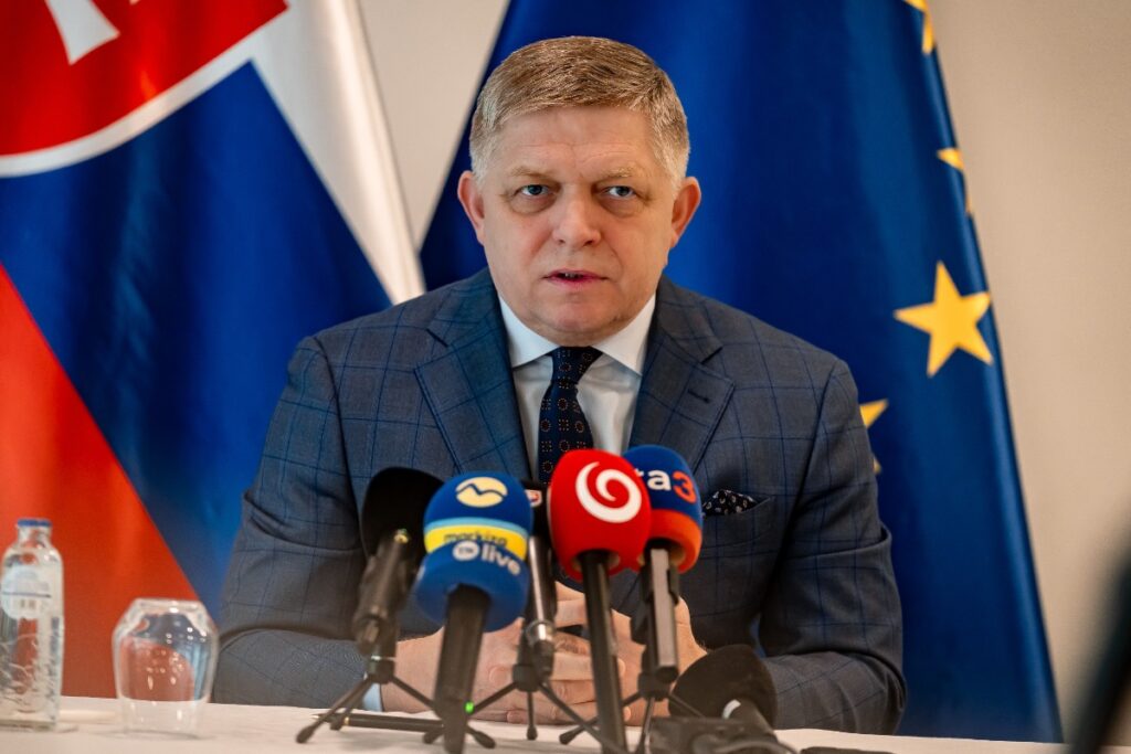 Фицо призвал ЕС отменить санкций на импорт газа и нефти из РФ 1 yu040426.10.10