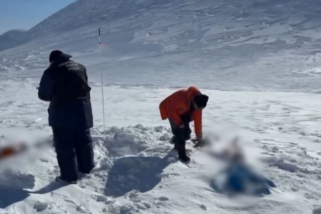 СК РФ назвал причины смерти туристов на Камчатке 1 yu110426.10.04