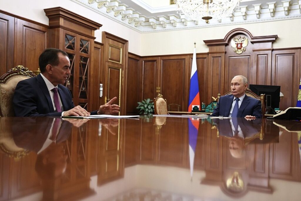 Кондратьев доложил Путину о готовности пляжей Анапы к новому сезону 1 yu110426.10.05