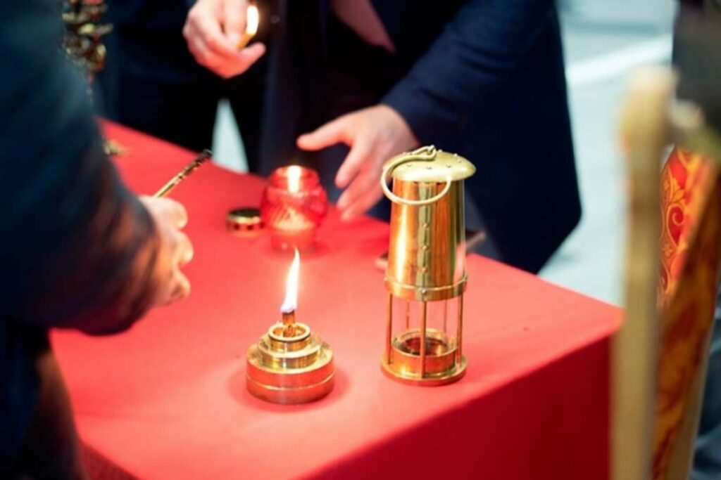 Благодатный огонь доставят в Москву и по всей России 1 yu110426.13.10