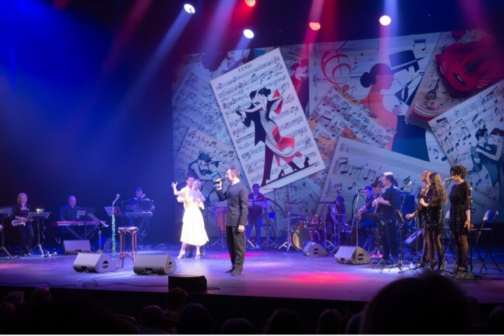 Илья Ригер и Romantic Songs Orchestra подарили москвичам «Волшебные ночи Испании» 1 yu130426.10.04