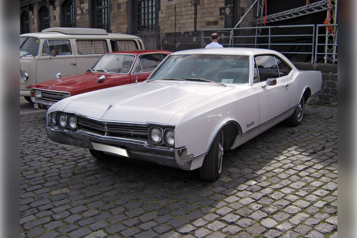 1966 oldsmobile dynamic 88 2t coupe front
