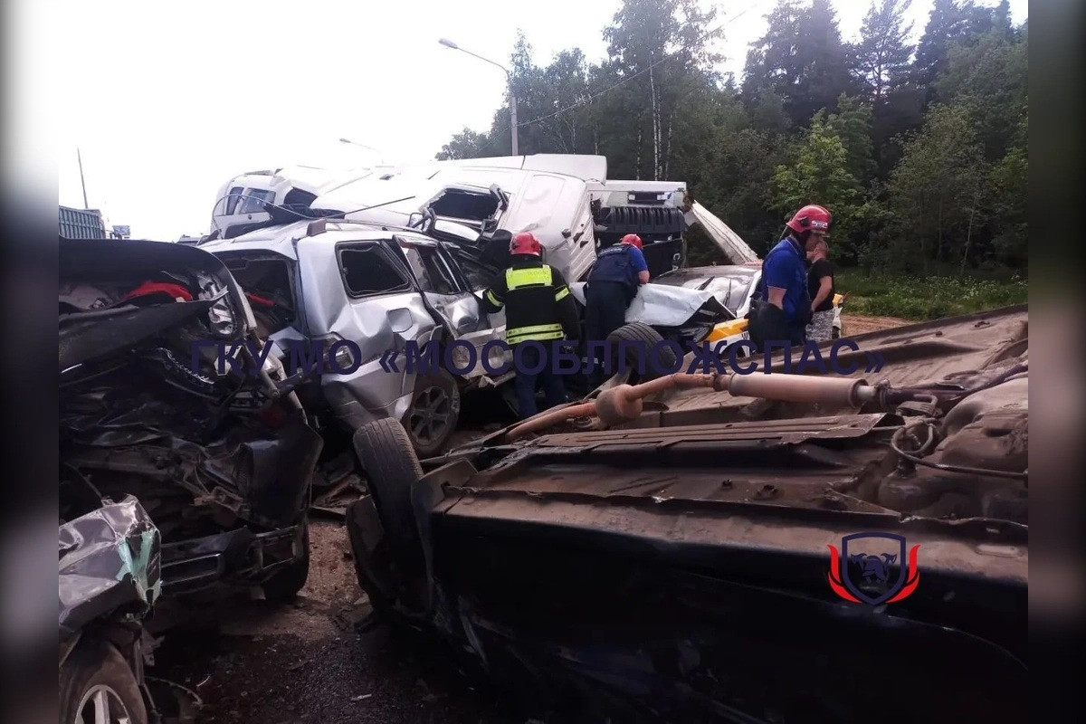 На Ярославском шоссе в Подмосковье столкнулись 13 автомобилей 1 dtp
