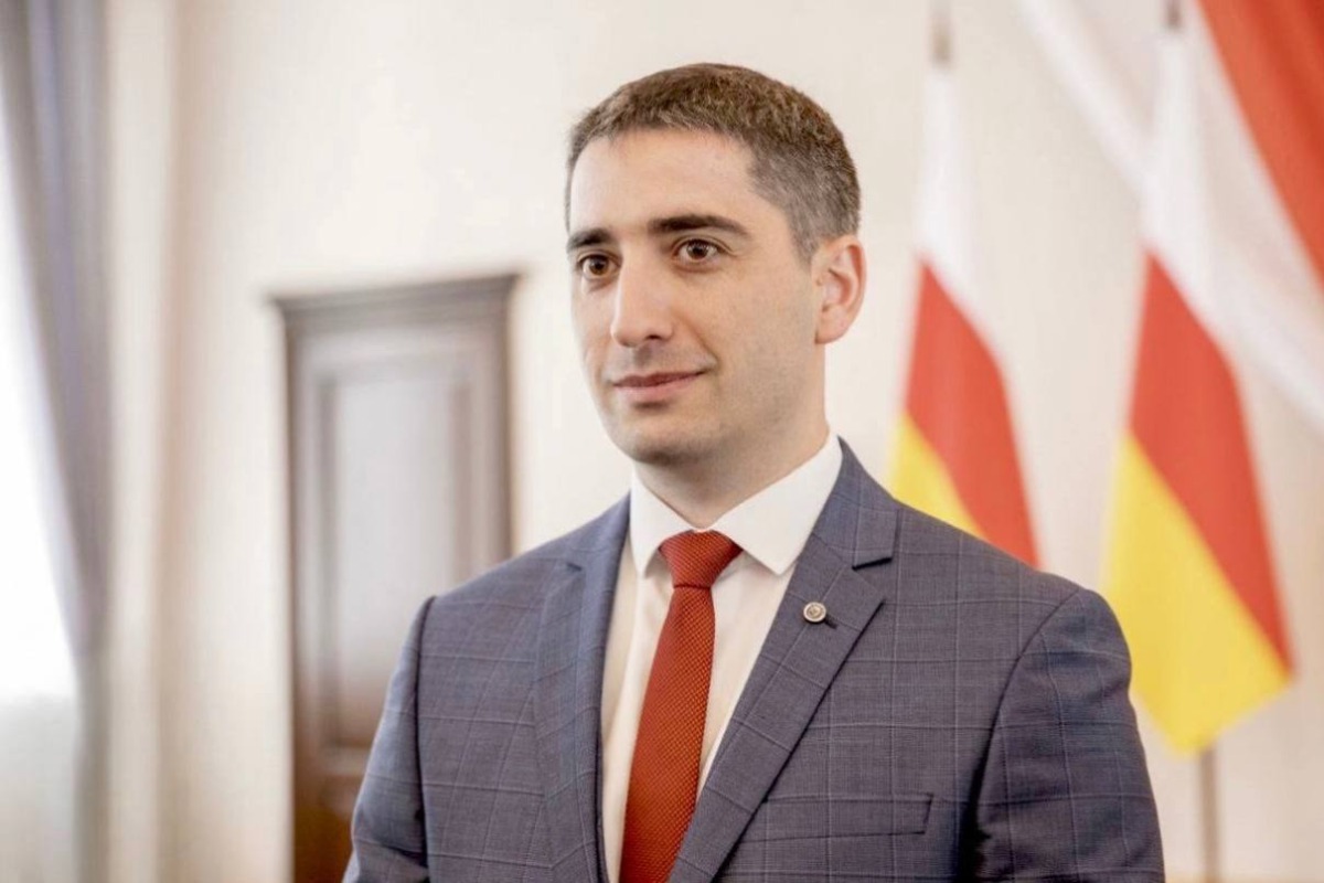 Глава правительства Южной Осетии подал в отставку 1 yu080626.10.07