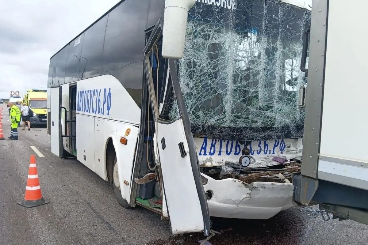 Под Воронежем в ДТП с автобусом пострадали 12 человек 1 avtobus 1