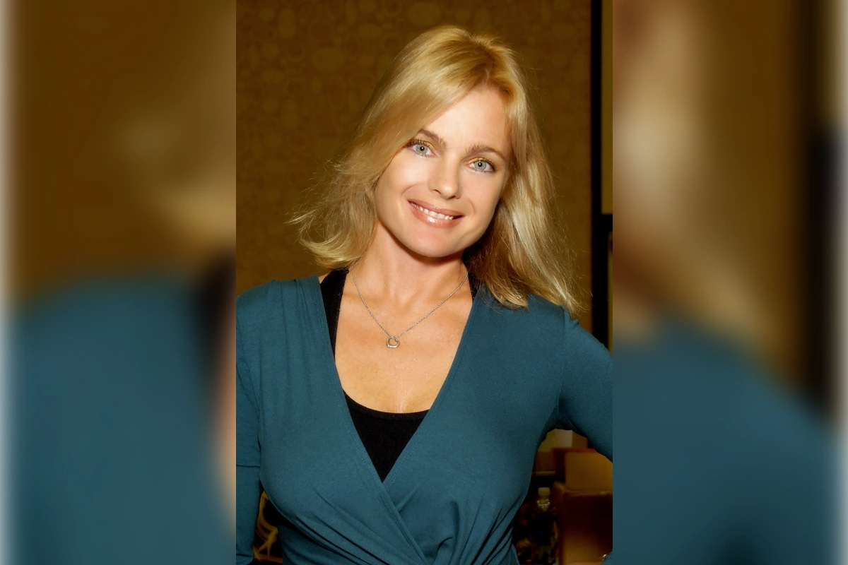 erika eleniak 2011
