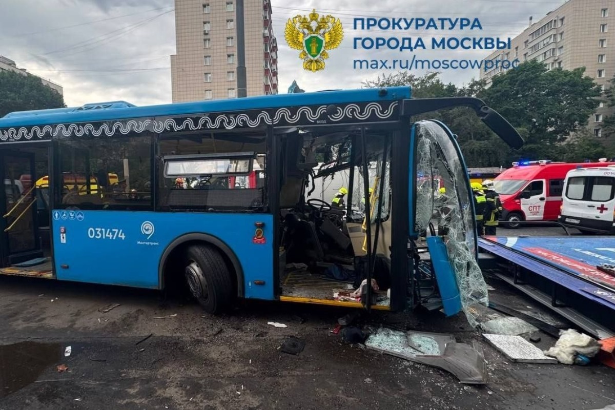 Больше 20 человек пострадали в ДТП с автобусом в Москве 1 yu100626.10.00
