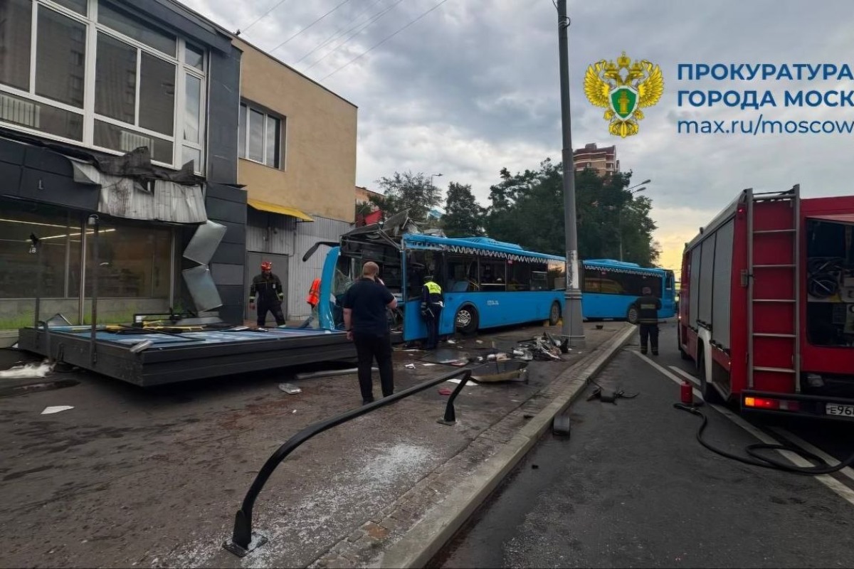Больше 20 человек пострадали в ДТП с автобусом в Москве 3 yu100626.10.01