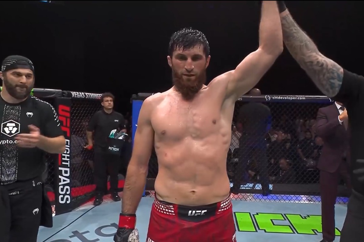 Анкалаев нокаутом победил Гуськова в главном бою UFC 1 yu260726.10.02