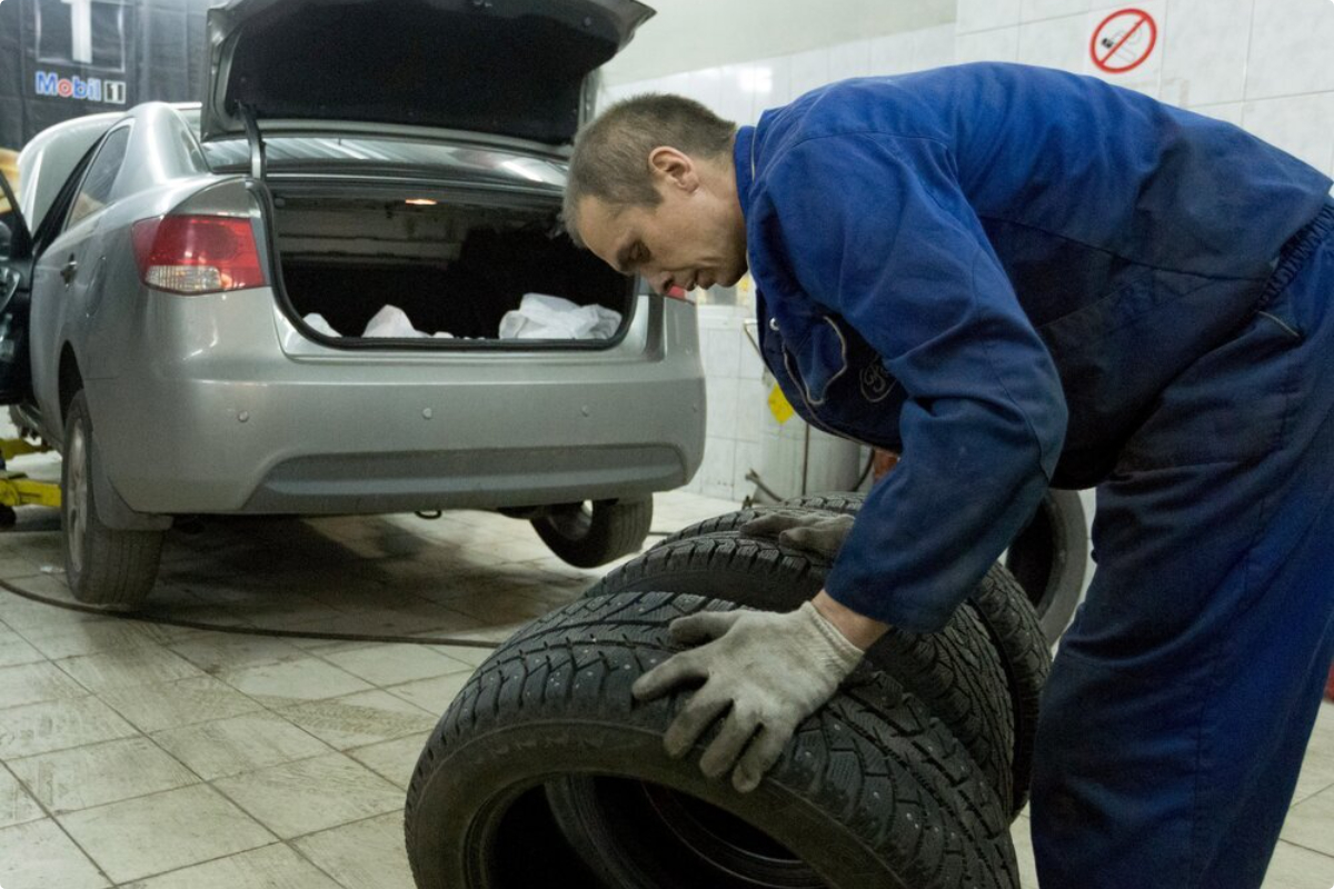 Российским автомобилистам посоветовали не торопиться менять шины на зимние 2 yu201026.10.09